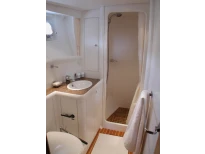 Holland Yacht Partners - Bathroom