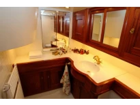 Holland Yacht Partners -