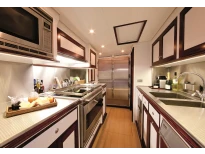 Holland Yacht Partners - inter 5