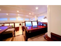 Holland Yacht Partners - inter 1